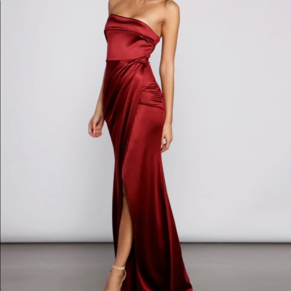 NWT One Shoulder Satin Formal Dress. Windsor Size Small